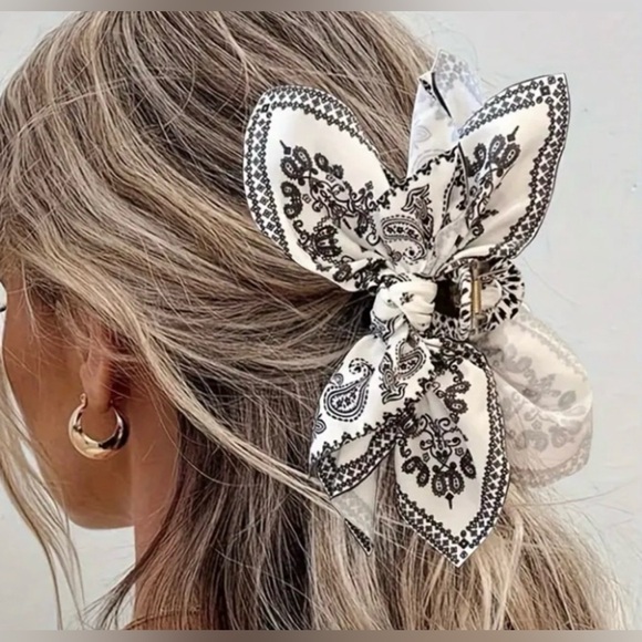Accessories - Elegant Black and White Paisley Hair Scarf Claw Clip New In Package
